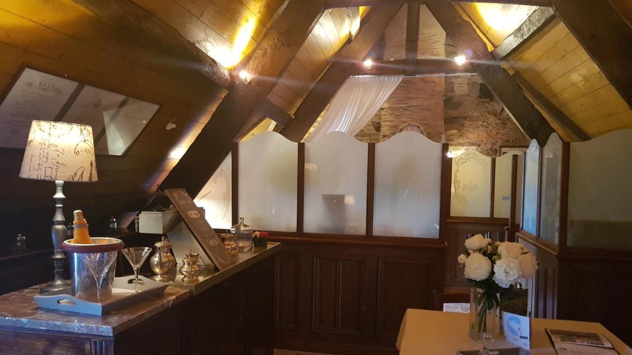 Le Cafe Du Village - Bar A Cocktails & A Ambiance Лоэак Экстерьер фото
