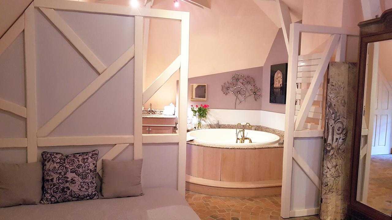Le Cafe Du Village - Bar A Cocktails & A Ambiance Лоэак Экстерьер фото